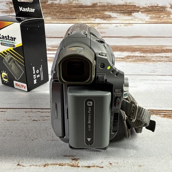 Sony DCR-HC42 MiniDV Camcorder W/ New Charger & Battery - Picture 4 of 6